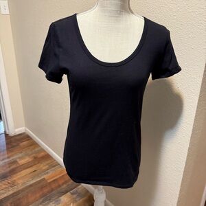 City Streets Black Fitted Short Sleeve Tee - Size Small